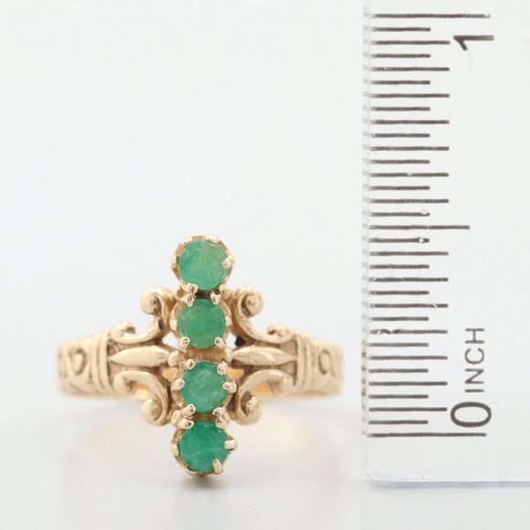SOLD 🌿Antique Emerald 14kt Yellow Gold Ring - Picture 4 of 5